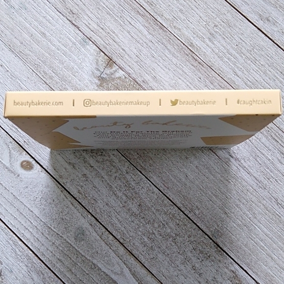 NEW Beauty Bakerie Do It For The Graham Eyeshadow Palette - Picture 12 of 13